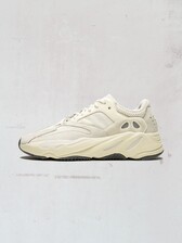 yeezy 700 womens