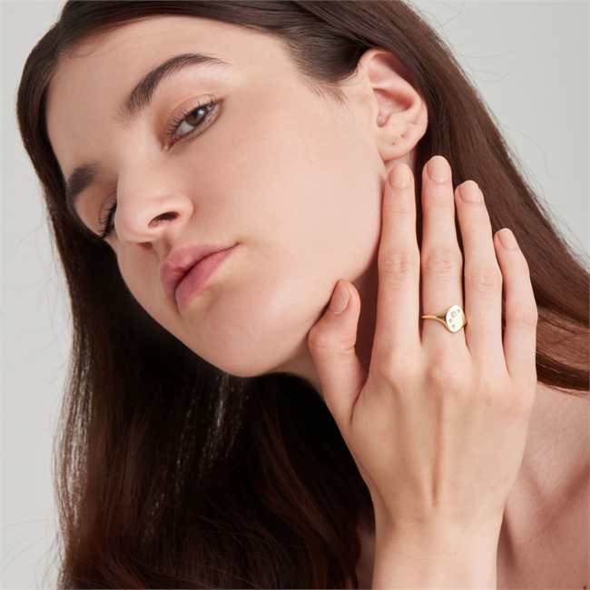 Goudvergulde minimalistische ring met een opaal steentje one-size