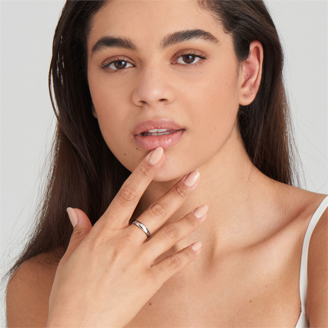 Zilveren minimalistische ring met zirkonia steentjes one-size