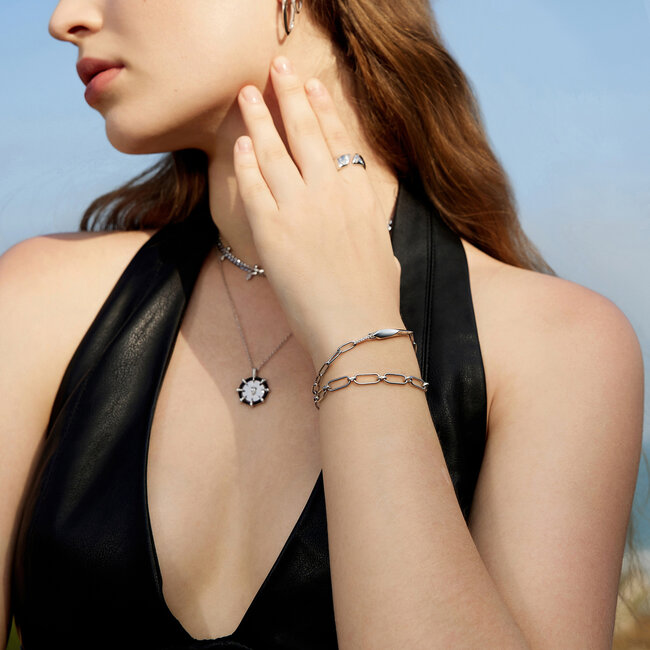 Zilveren geometrische schakelarmband met zirkonia steentjes 18,5 cm