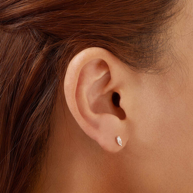 Zilveren marquise oorknopje met zirkonia steentjes 6 mm