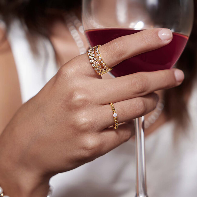 Goudvergulde dubbele minimalistische ring met zirkonia steentjes maat 56