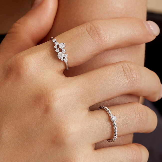 Zilveren minimalistische ring met zirkonia steentjes maat 56