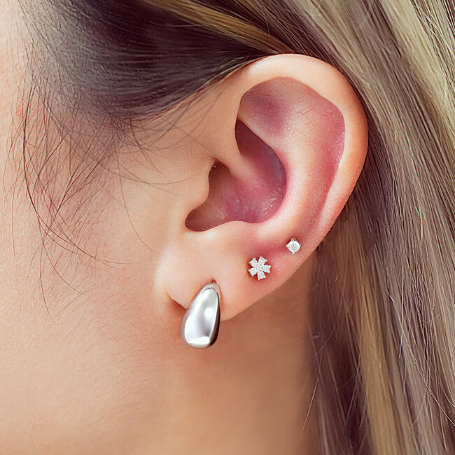Zilveren druppelvormige oorring 13 mm