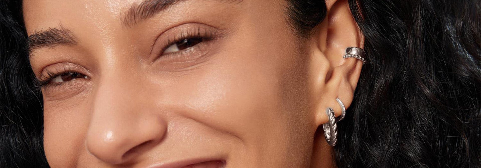 Silv. Twisted Hug. Hoop Earrings