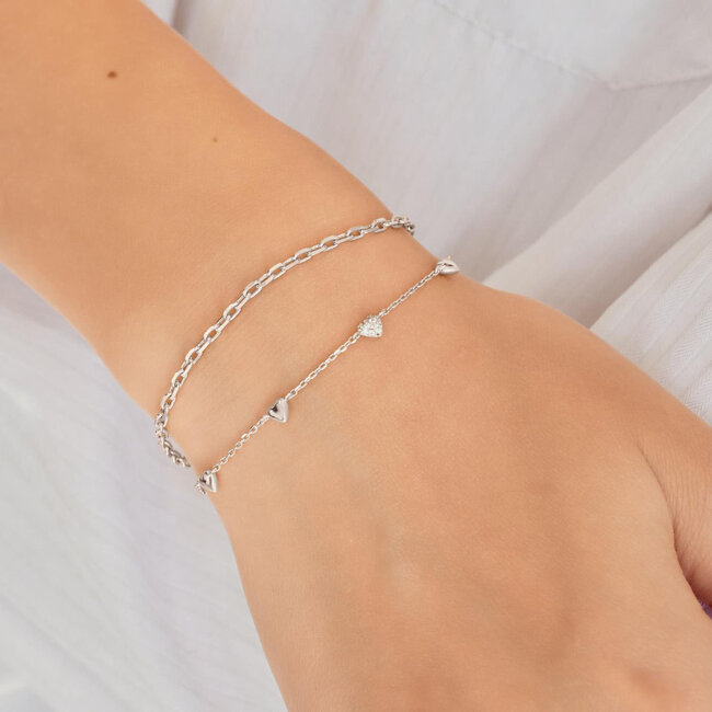 Zilveren hartvormige schakelarmband met zirkonia steentjes 18,5 cm