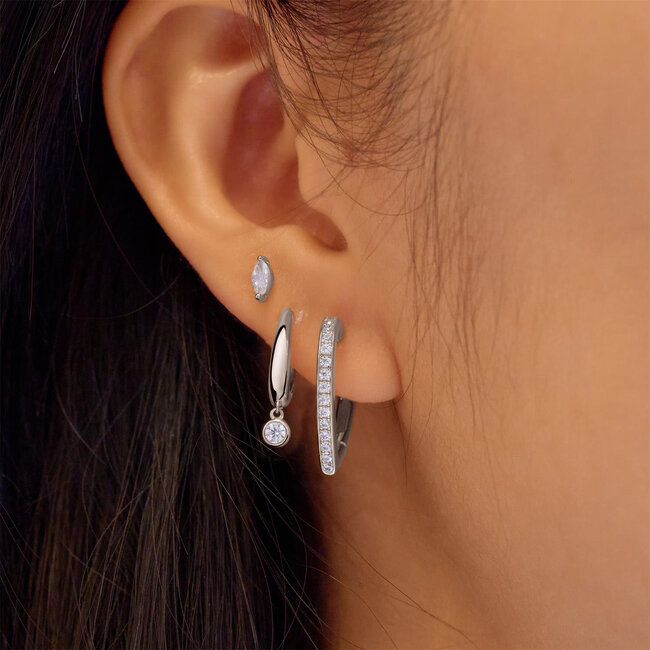 Zilveren hartvormige oorring met zirkonia steentjes 20 mm