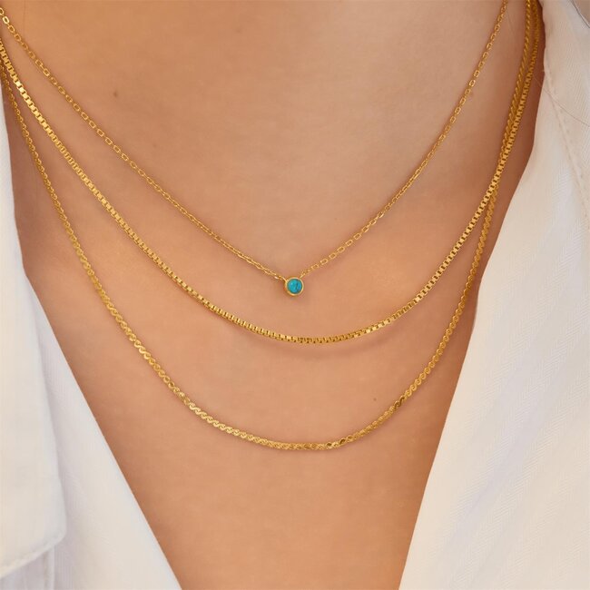 Goudvergulde anker schakelketting met een turkoois steentje 45 cm