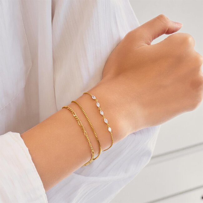 Goudvergulde marquise schakelarmband met zirkonia steentjes 18,5 cm