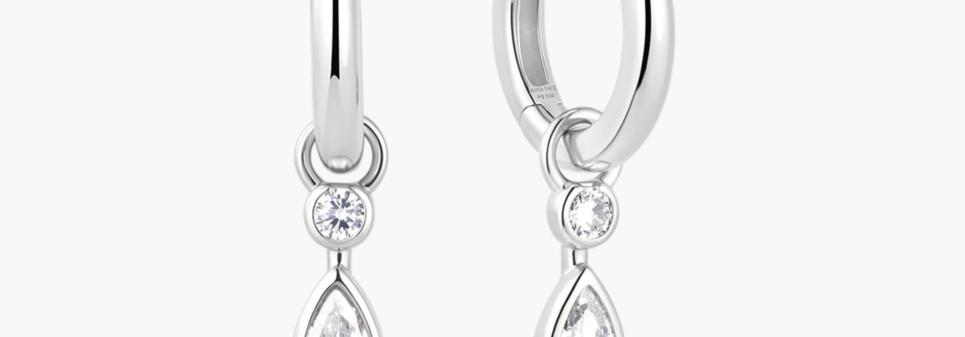 Zilveren huggie oorringen met druppelvormige zirkonia 9,5 mm