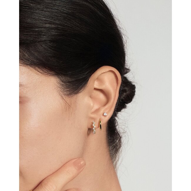 Goudvergulde zigzag huggie oorringen met zirkonia 8 mm