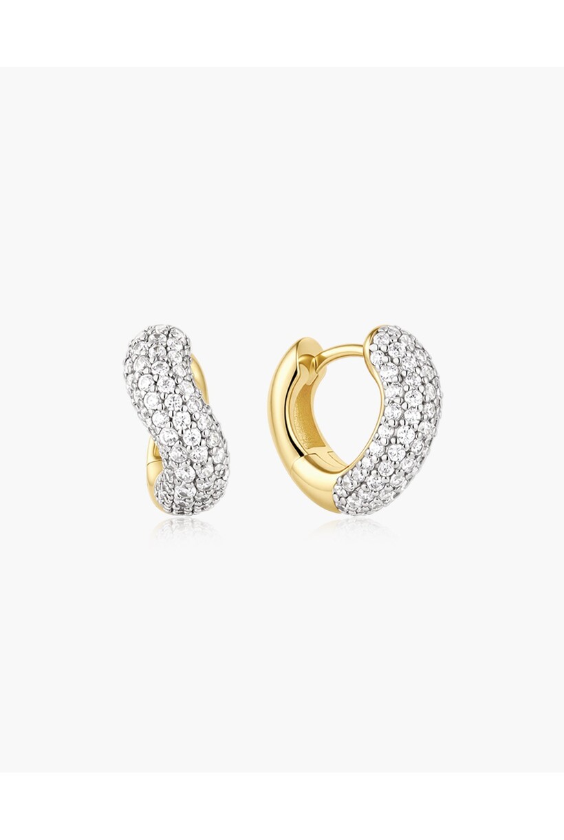 Chunky golvende huggie oorringen met zirkonia goudverguld 8 mm