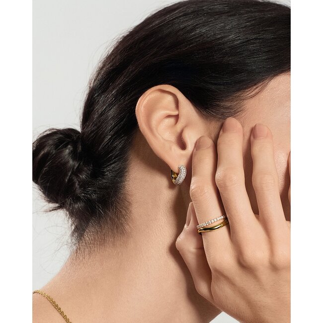 Goudvergulde chunky golvende huggie oorringen met zirkonia 8 mm