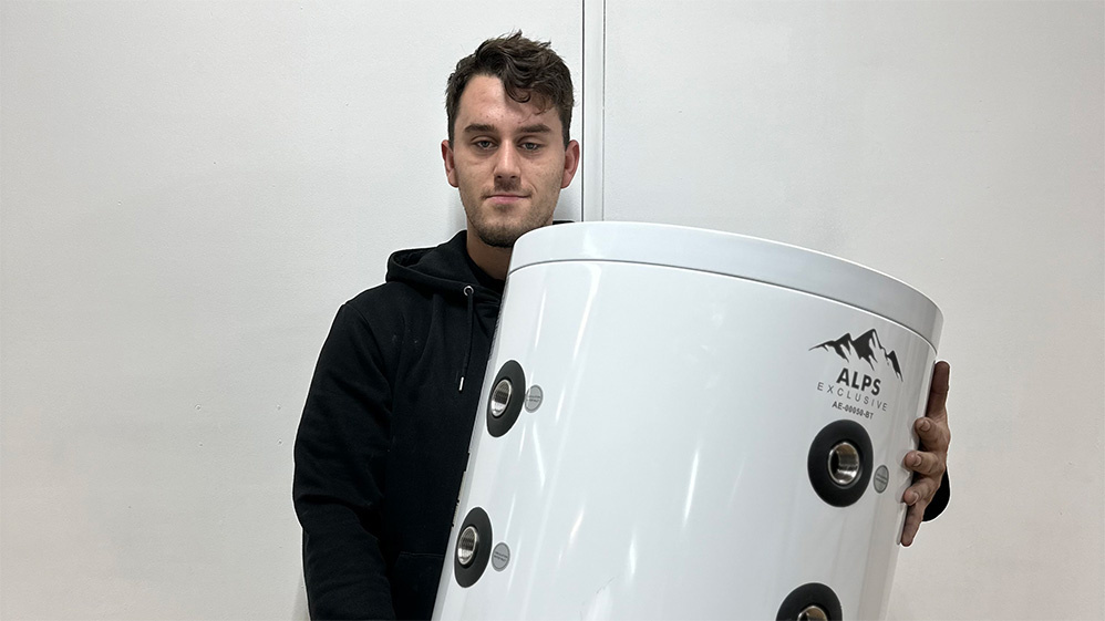 Edwin van HeWa Solutions met een Alps Exclusive buffervat