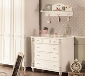 Romantic baby wandschap kinderkamer