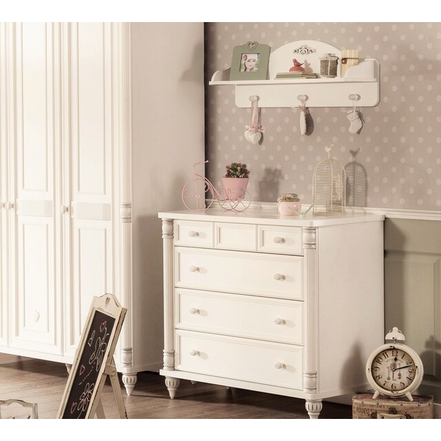 Romantic baby wandschap kinderkamer