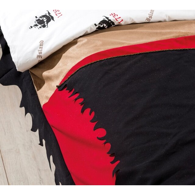 Black Pirate bedsprei + kussenset (210 x 160 cm)
