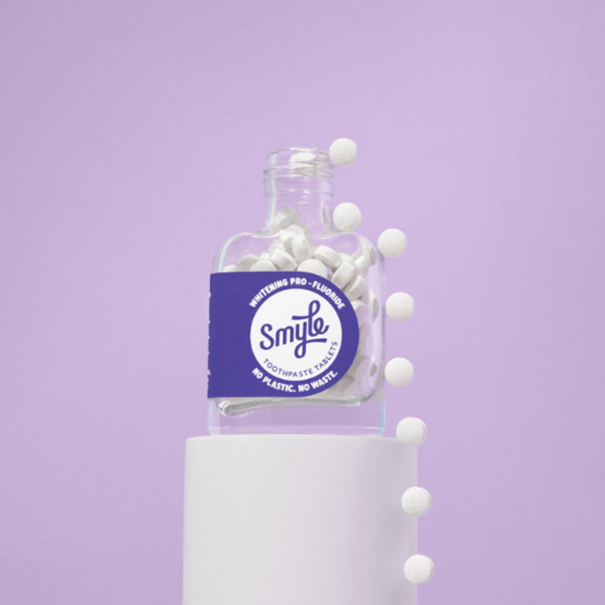 Smyle Tandpasta Tabs - Whitening Pro Fluoride - Flesje 65 stuks Smyle Smyle Tandpasta Tabs - Whitening Pro Fluoride - Flesje 65 stuks