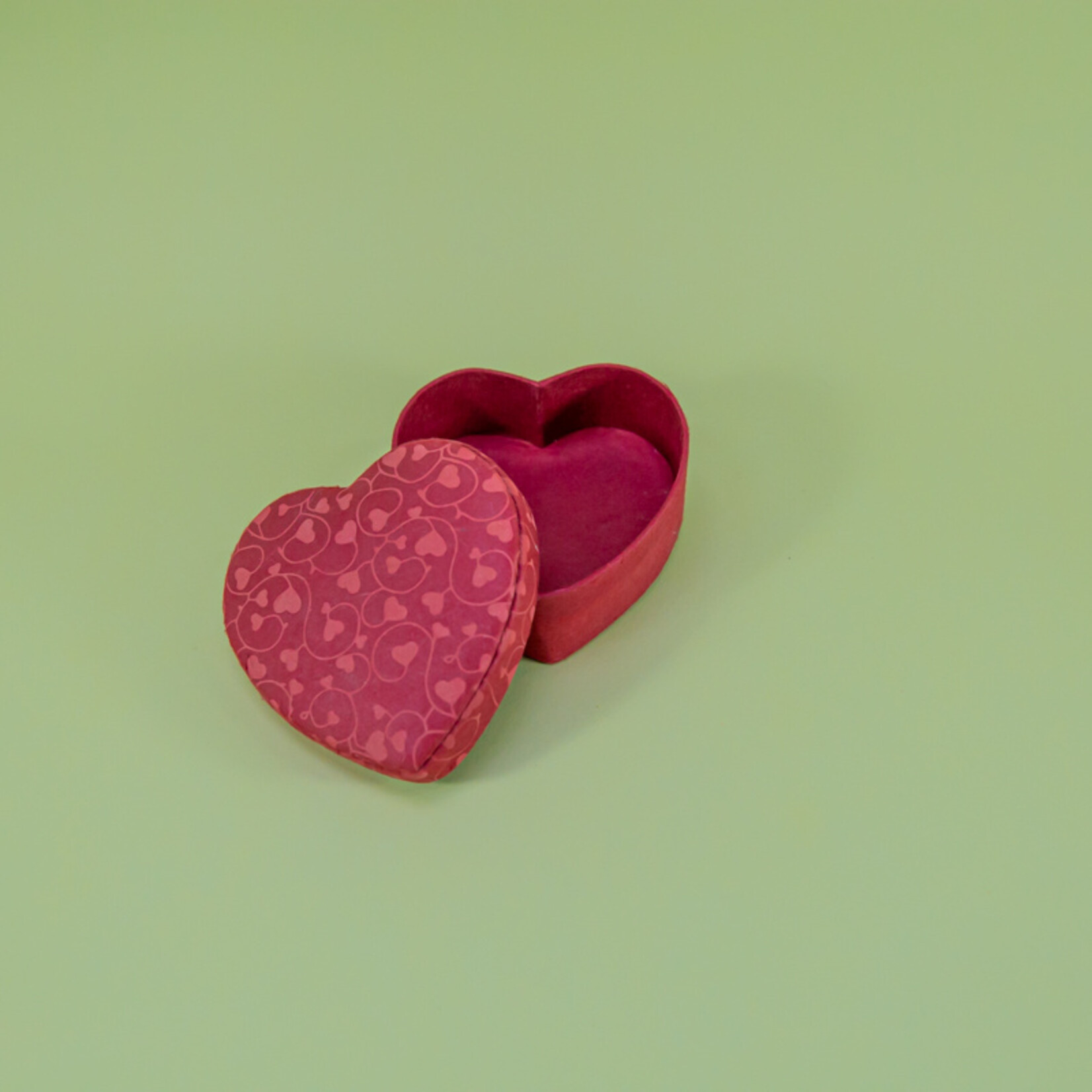 ECO-URN Hartvormig urn- doosje met hartjes print (10x4cm)