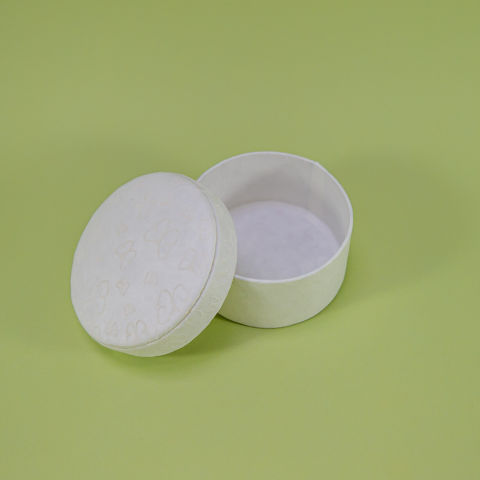 ECO-URN TH076 Ronde doos gemaakt van mulberry papier met vlinder print