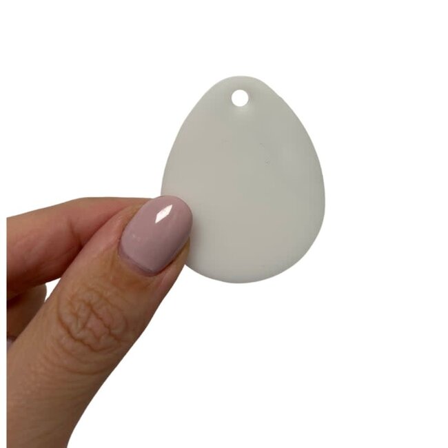 Blanco Ei met ophangoogje - plexiglas wit SMALL