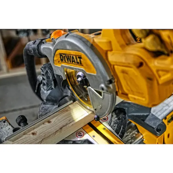 DeWalt DeWalt 54v XR Flexvolt brushless 216mm afkort- en verstekzaag