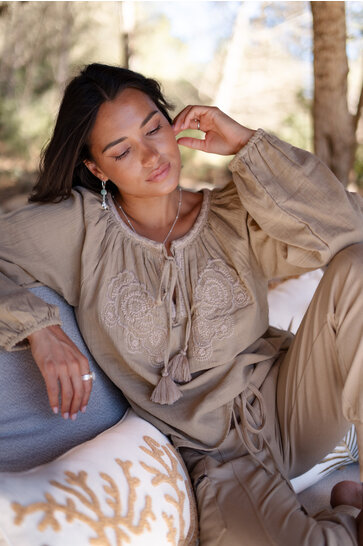 Blouse Corazon Embroidery Sand