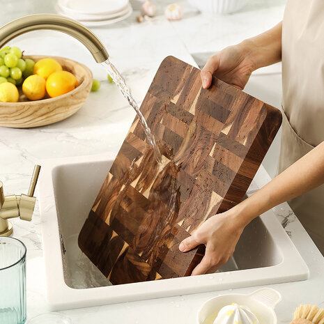 XinZuo Snijplank Acaciahout 41x31x4.2cm met anti-slip voetjes en handgrepen