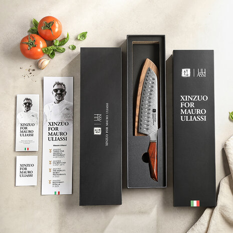 XinZuo Damascus santokumes 18.5cm - X03 Xing Series - XinZuo x Mauro Uliassi (3-sterren Michelin chef) XinZuo Damascus santokumes 18.5cm - X03 Xing Series - XinZuo x Mauro Uliassi (3-sterren Michelin chef)