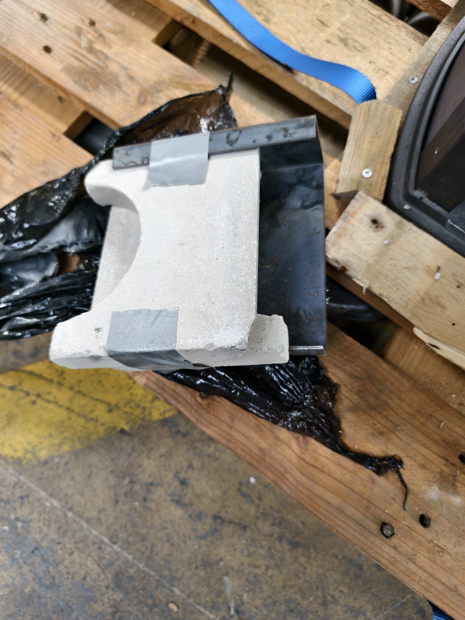 Houtkachel Antraciet 6,6-8,5kW - 55% Korting! (Krassen/Tegel gebroken)