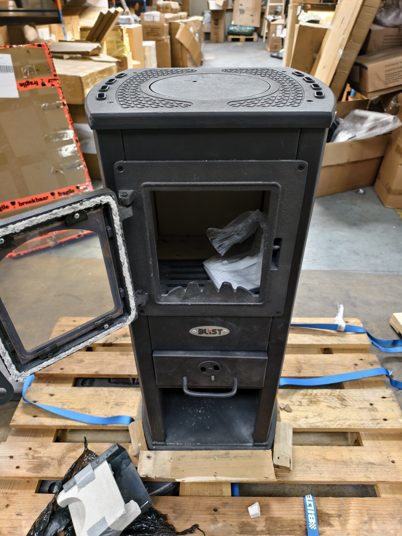 Houtkachel Antraciet 6,6-8,5kW - 55% Korting! (Krassen/Tegel gebroken)