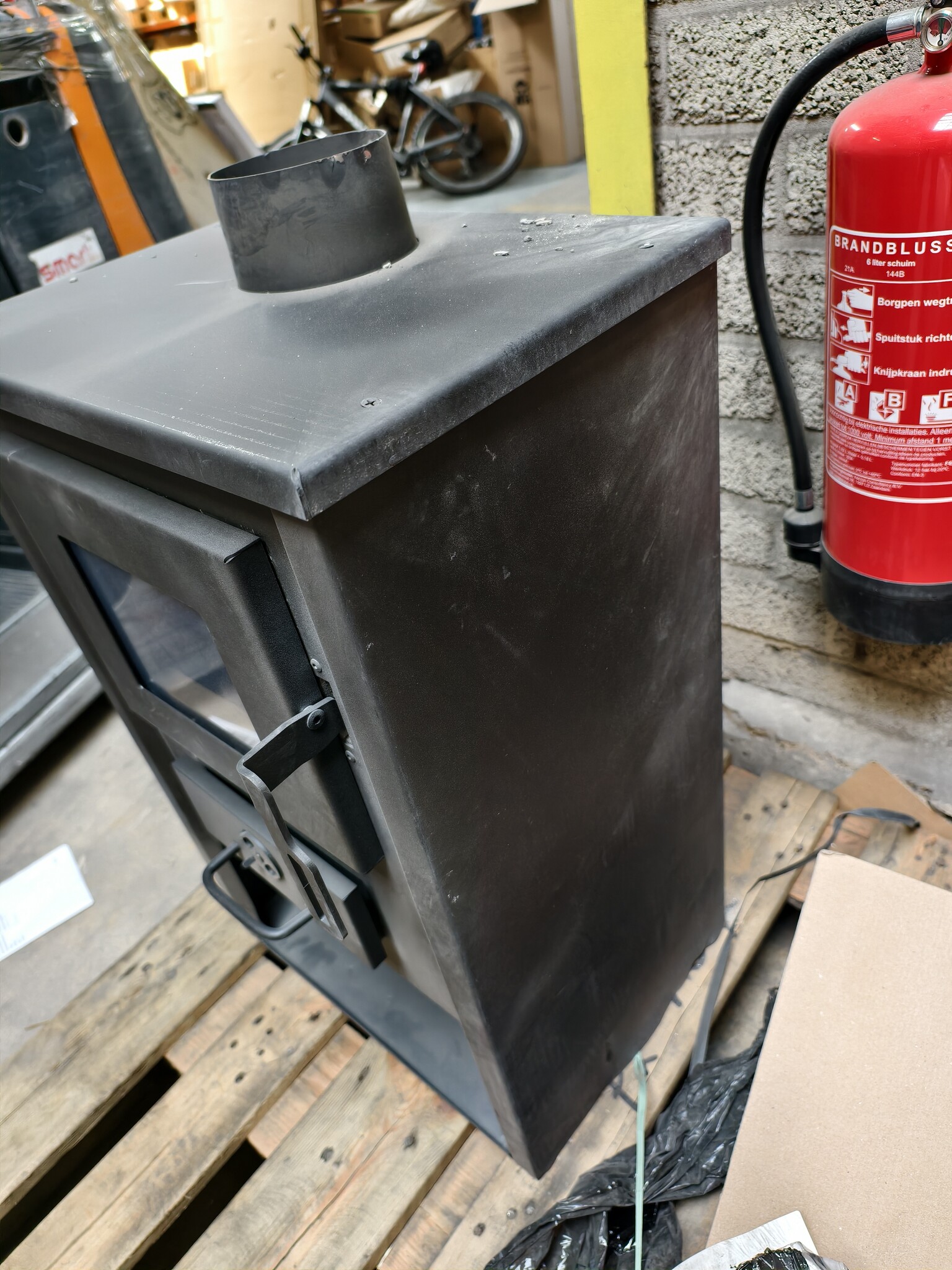 Houtkachel 12kW - Vrijstaand - 50% Korting! (Krassen/Deuk)