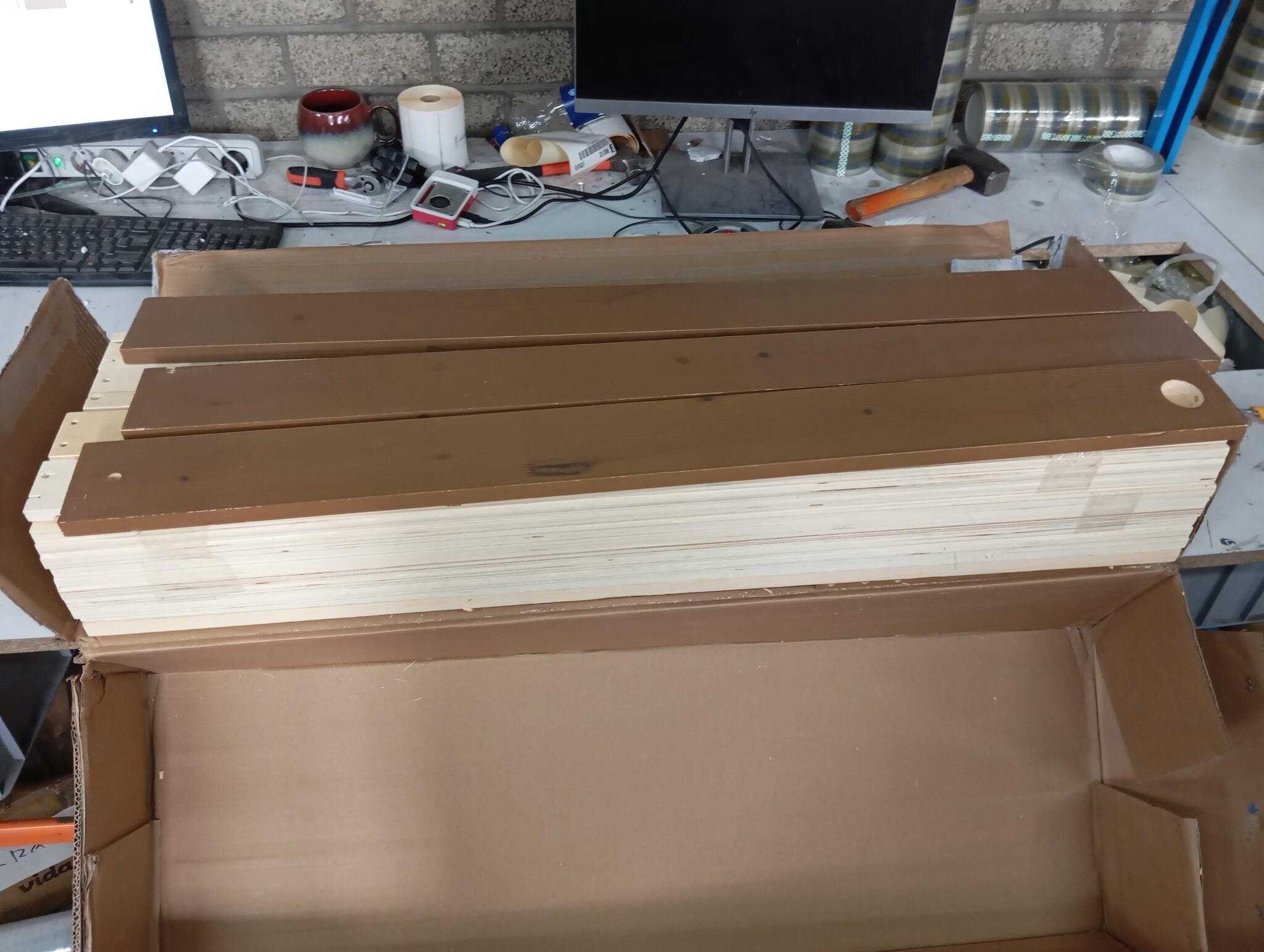 vidaXL Bedframe 200x200 Grenenhout Honingbruin -50%