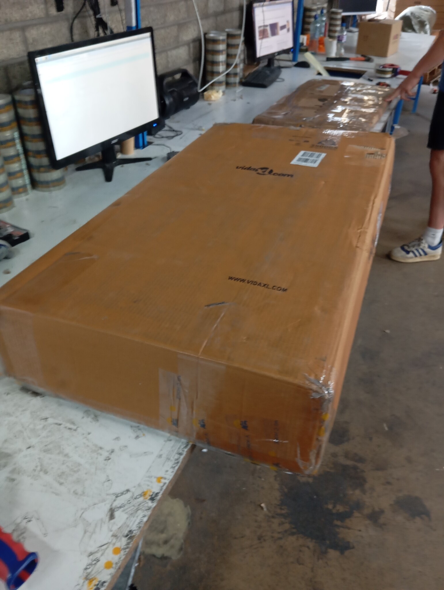 Salontafel RVS/Glas 100x100cm - 55% Korting! Krasjes