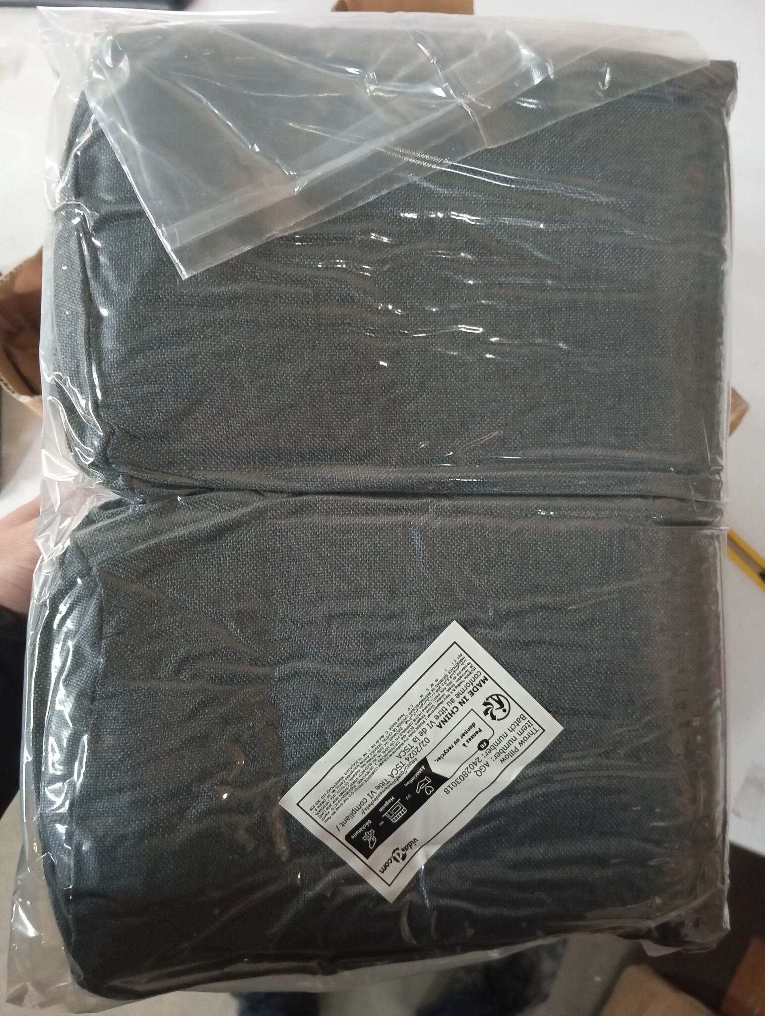 vidaXL Sierkussens 2 st 15x50 cm stof donkergrijs