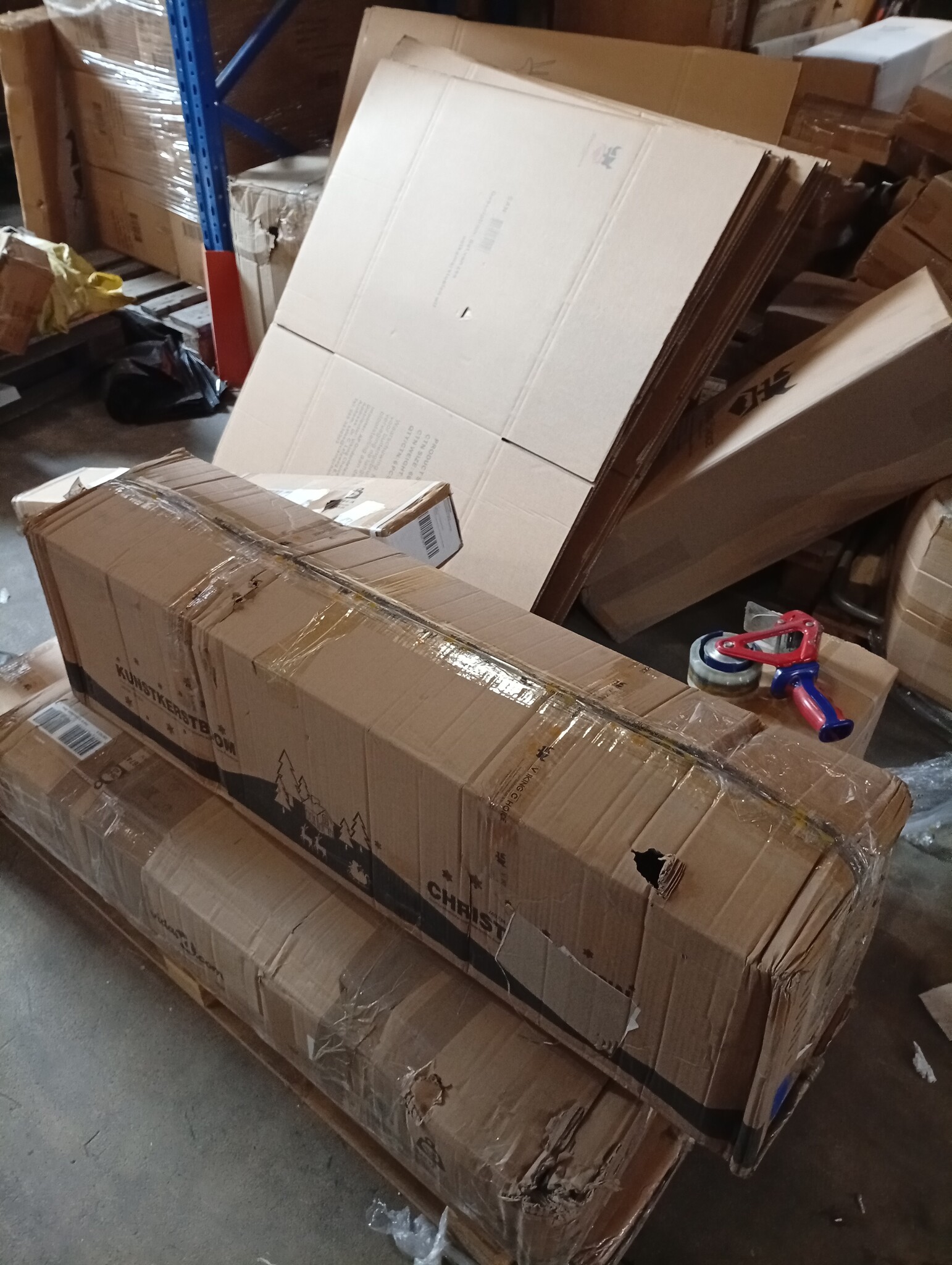Kunstkerstboom 240cm - Uitvouwsysteem - 45% Korting! (Doosschade)