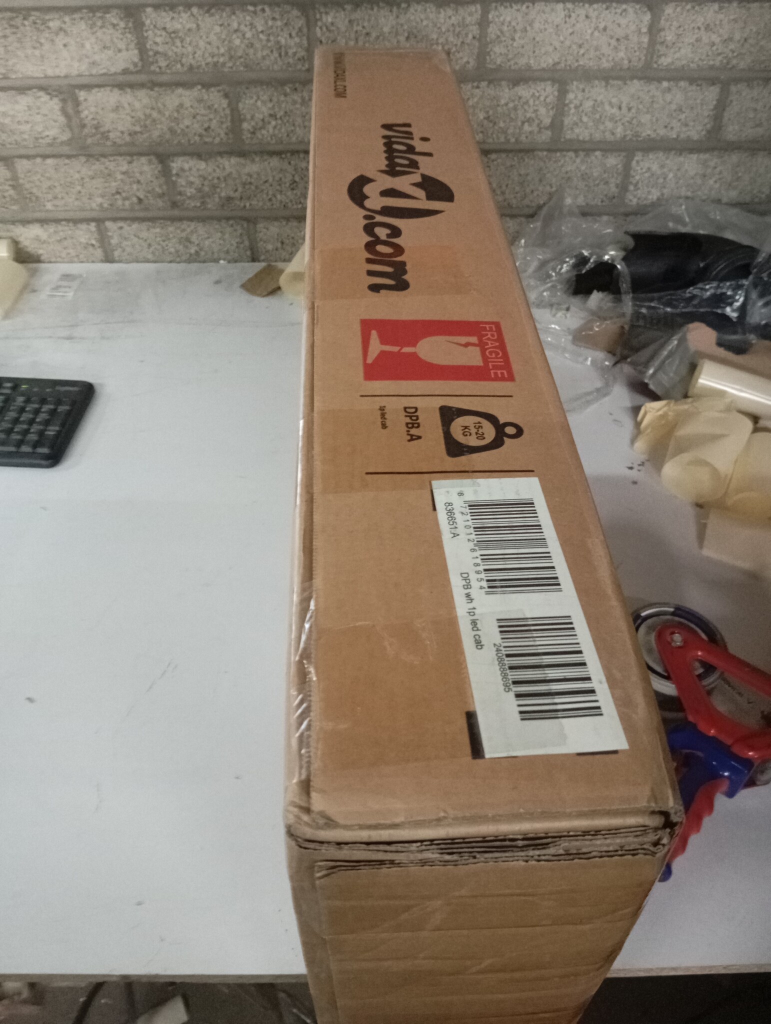 vidaXL Dressoir met LED-verlichting 60x37x67 cm wit