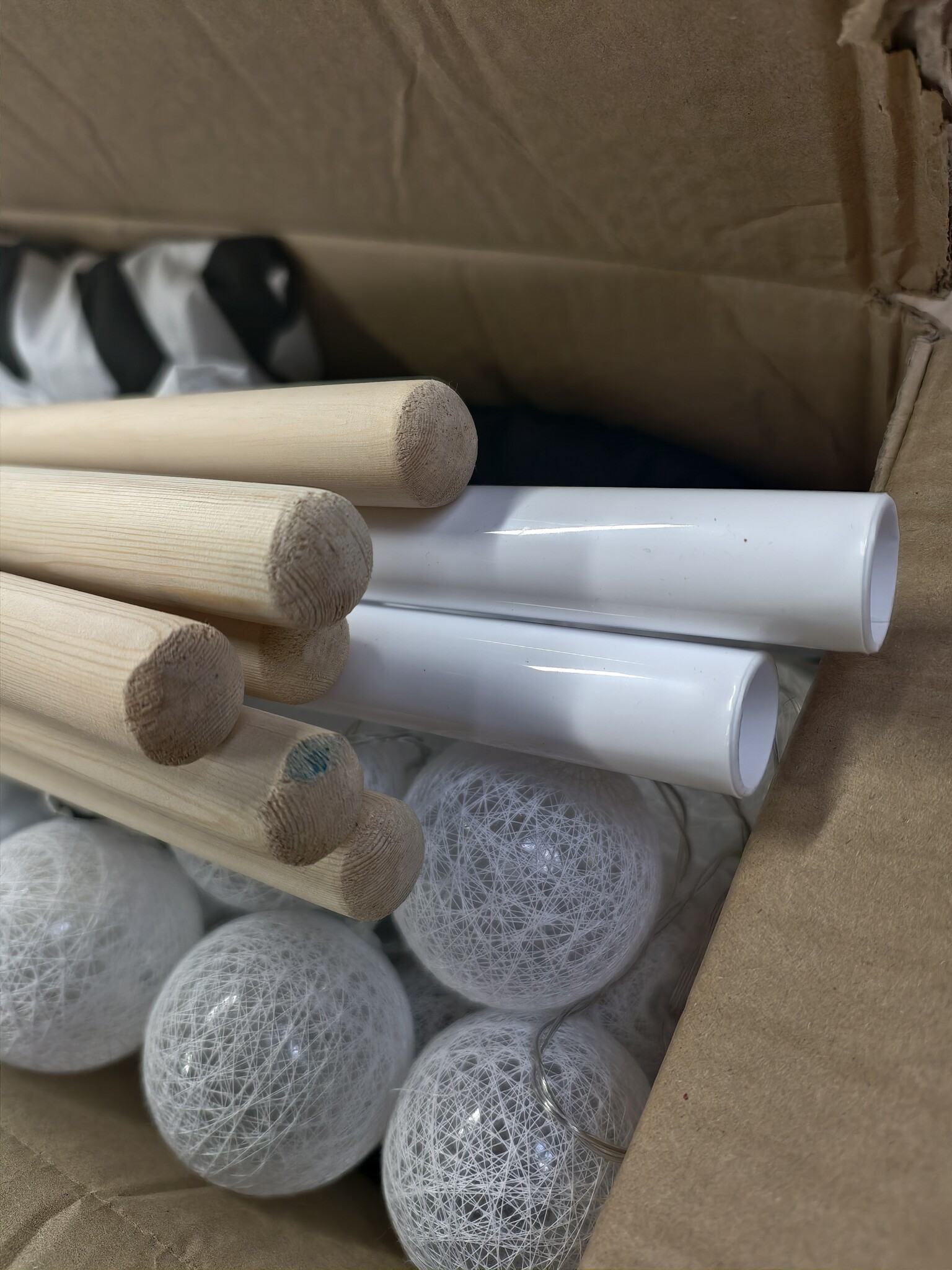 Tipi Tent Zwart/Wit met Lampjes & Kussens - 40% Korting!