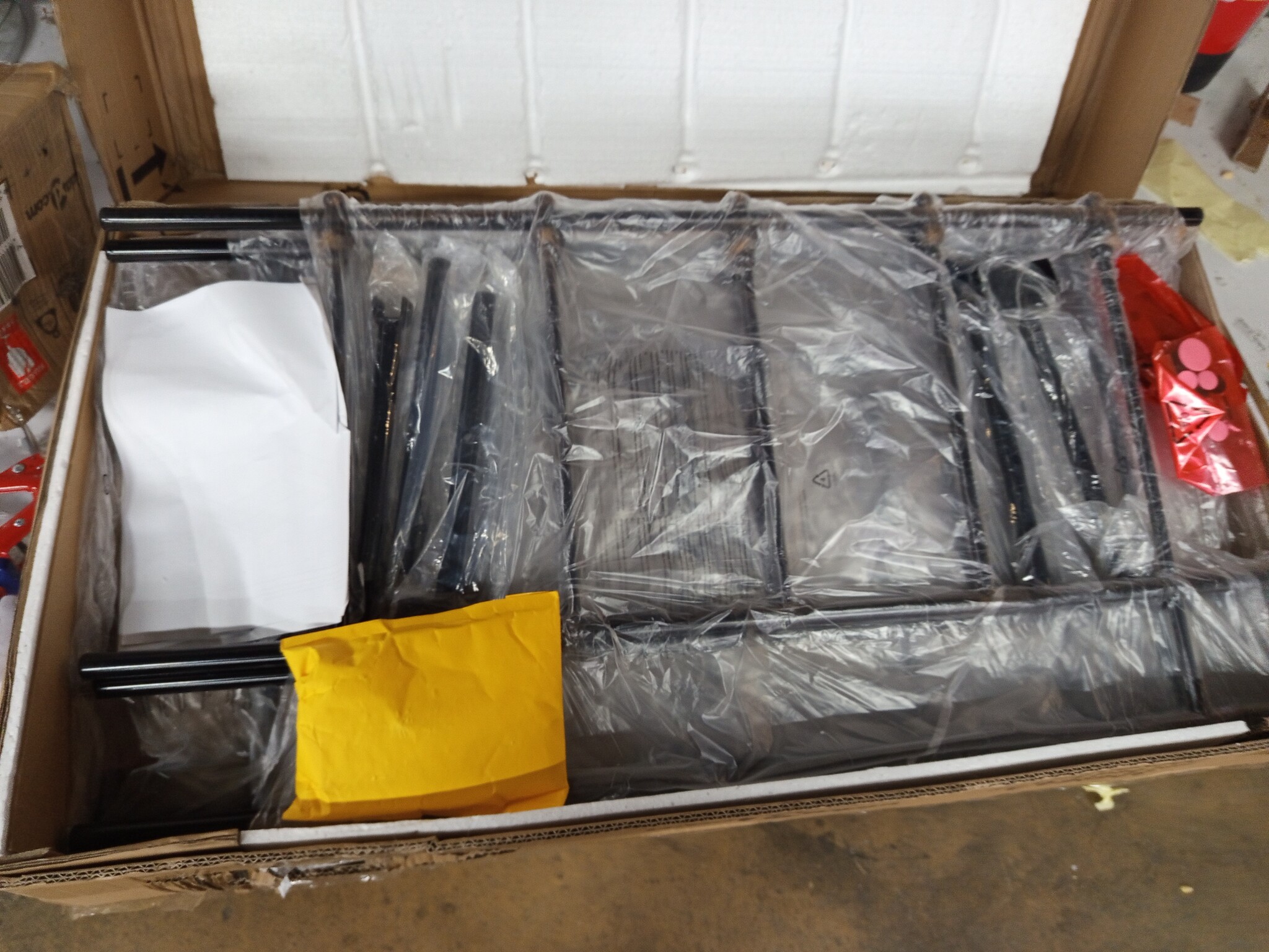 VidaXL Bedframe 200x200 Zwart - 55% Korting! (Lichte Krasjes)