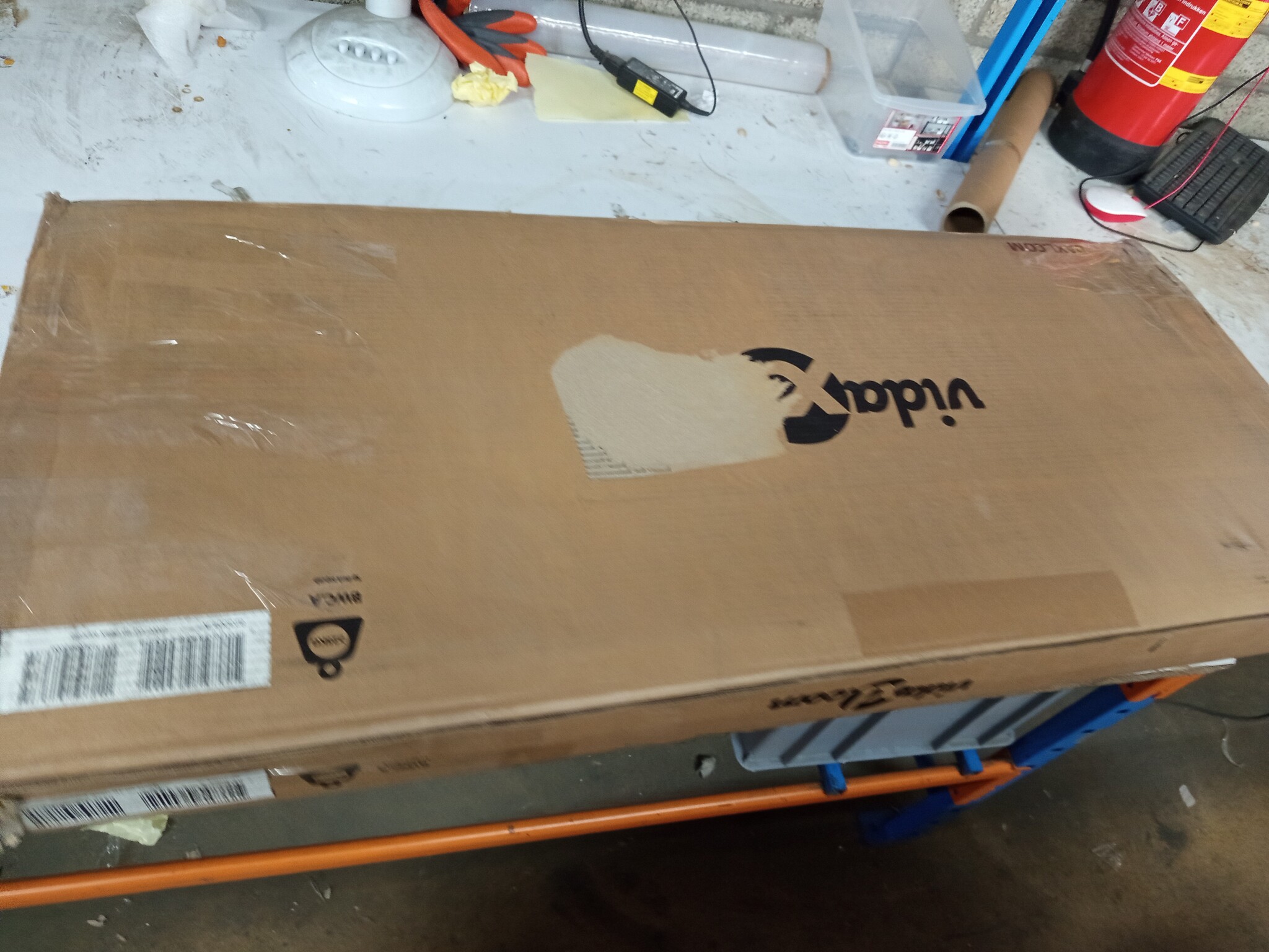 VidaXL Bureau met Schappen (Betongrijs) - 55% Korting! | Nog 1 Beschikbaar!