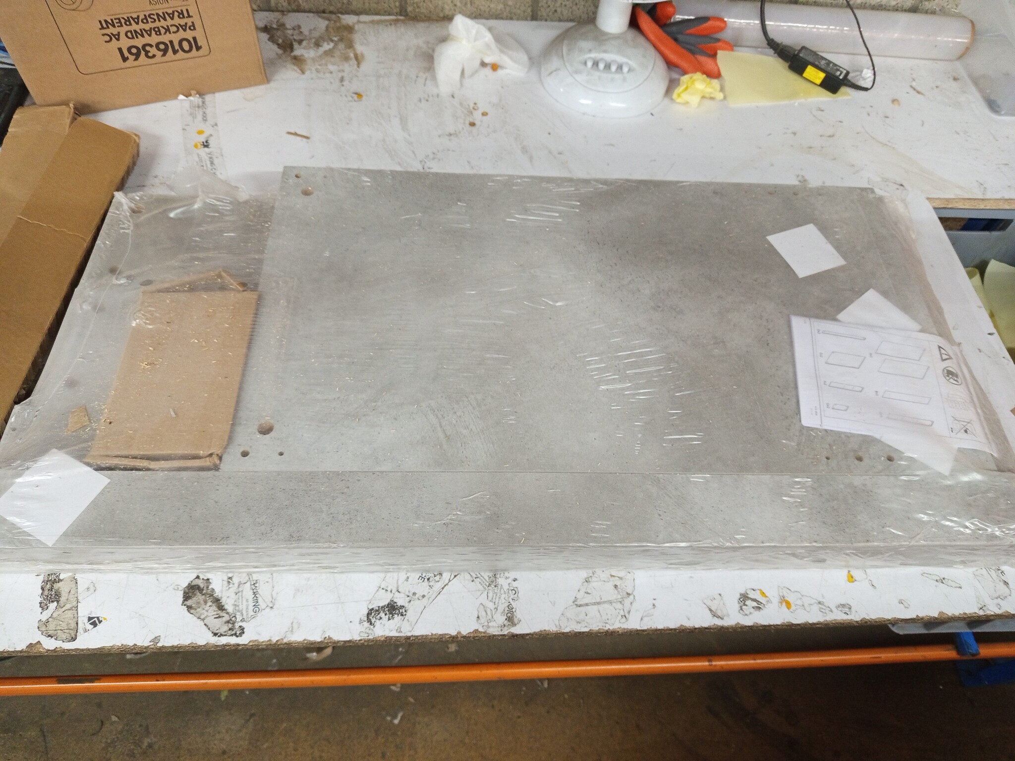 VidaXL Bureau met Schappen (Betongrijs) - 55% Korting! | Nog 1 Beschikbaar!