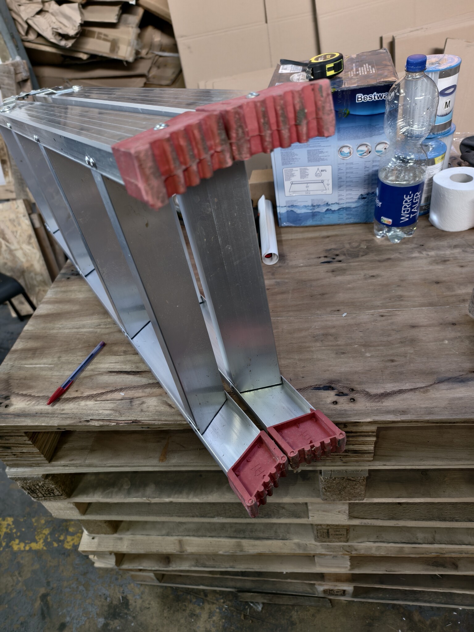 Aluminium Huishoudtrap 2x4 Treden - 40% Korting - Hoogwaardig & Stabiel