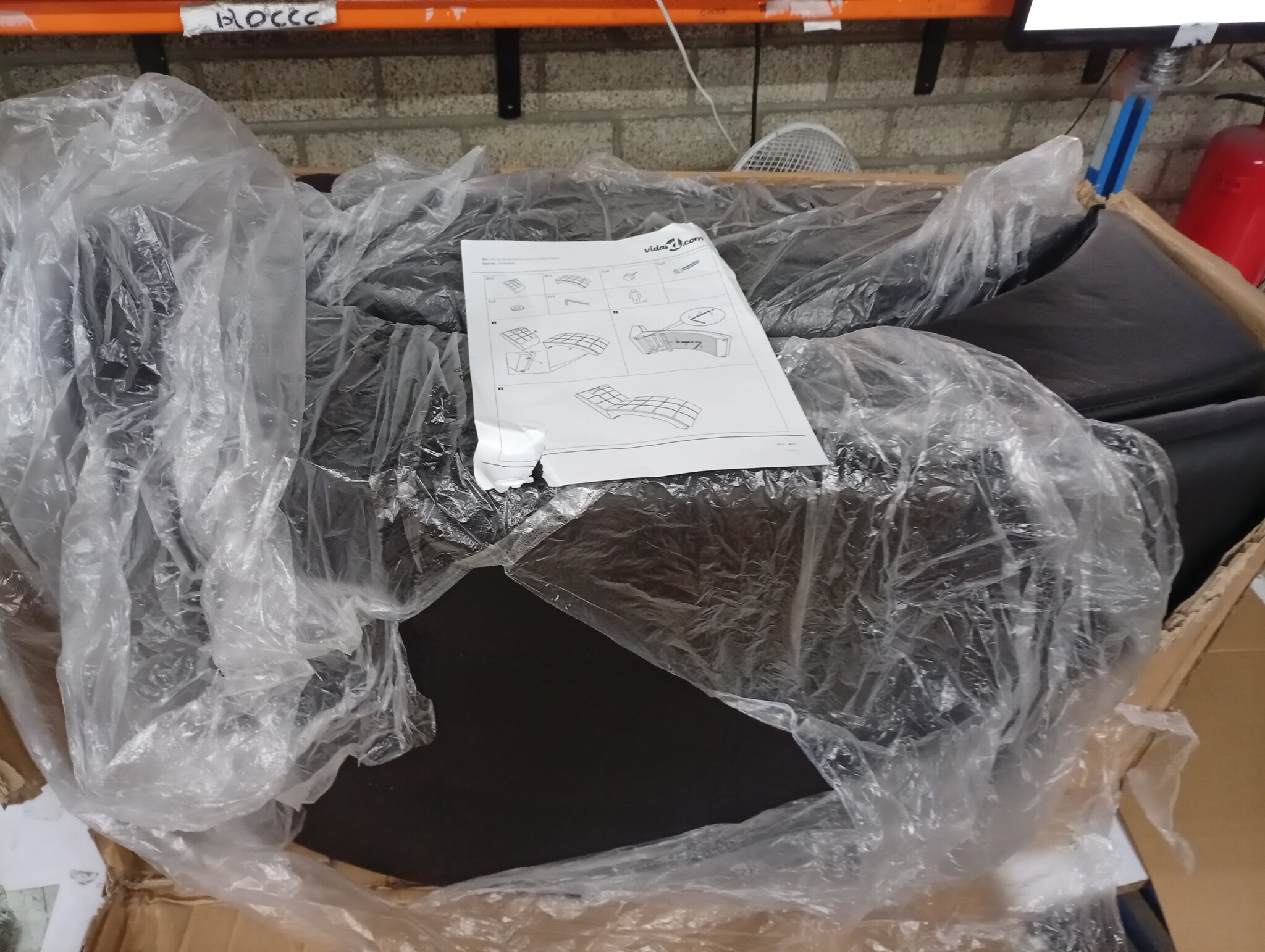 vidaXL Chaise longue met kussen kunstleer zwart