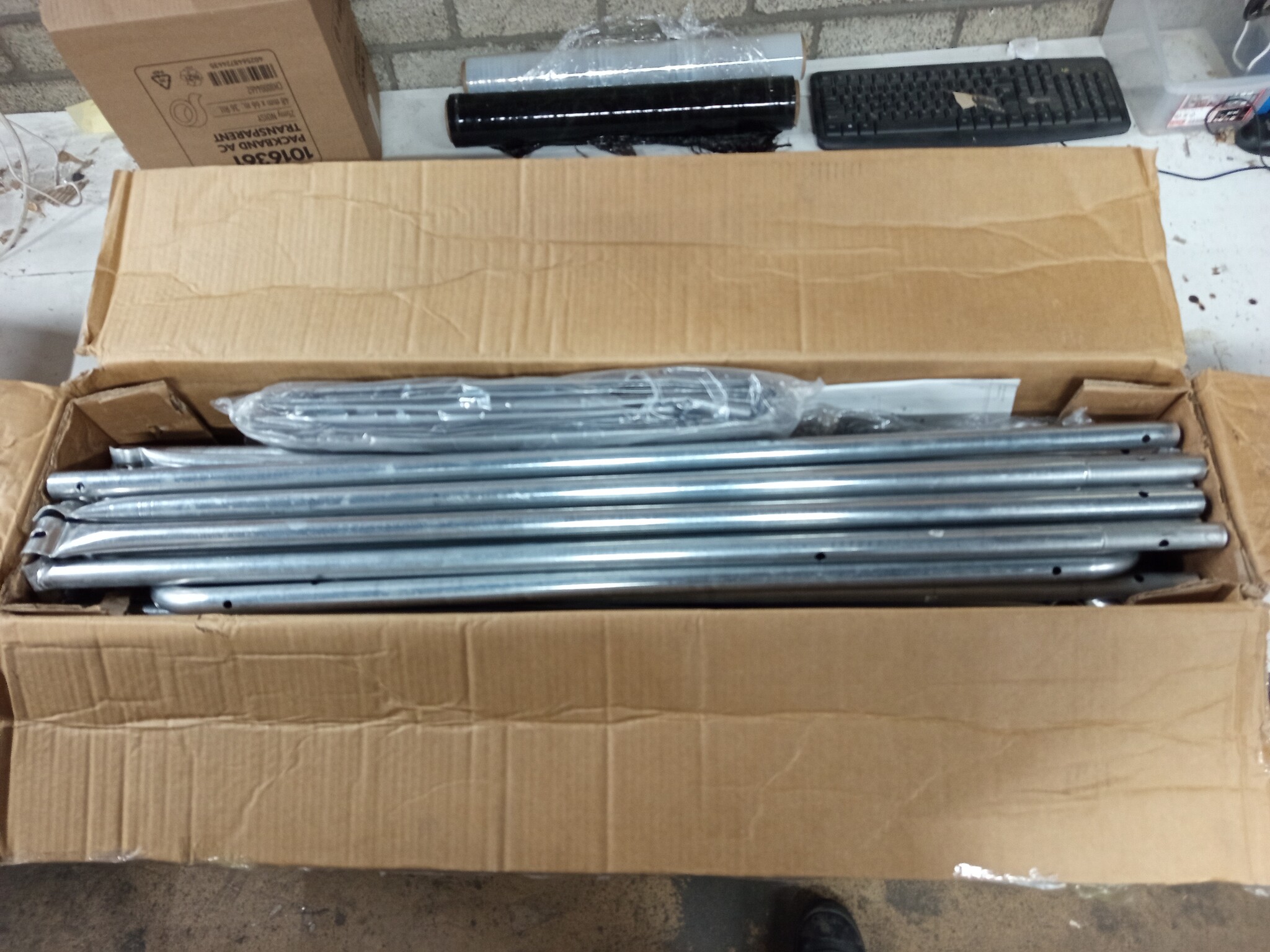 vidaXL Kippenkooi 2x2x2 m gegalvaniseerd staal zilverkleurig en grijs