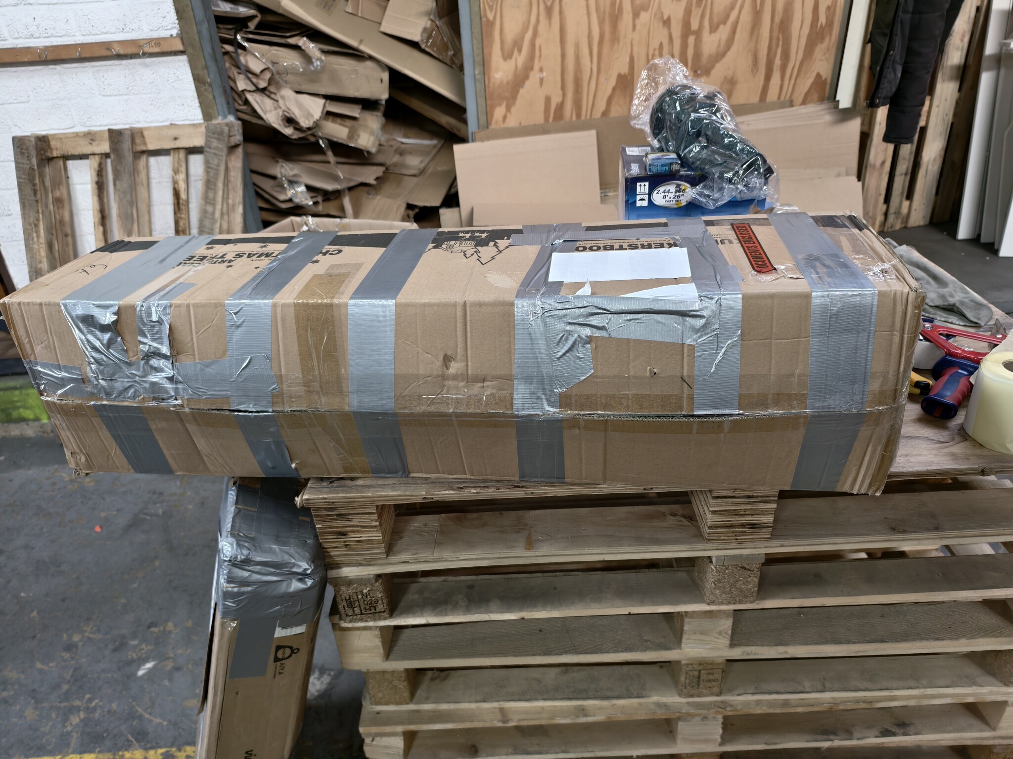 Kunstkerstboom 240 cm - Uitvouwsysteem - 40% Korting | Goede Staat