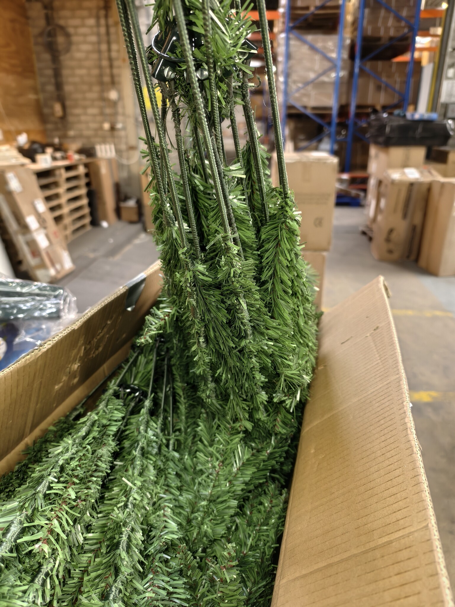 Kunstkerstboom 240 cm - Uitvouwsysteem - 40% Korting | Goede Staat