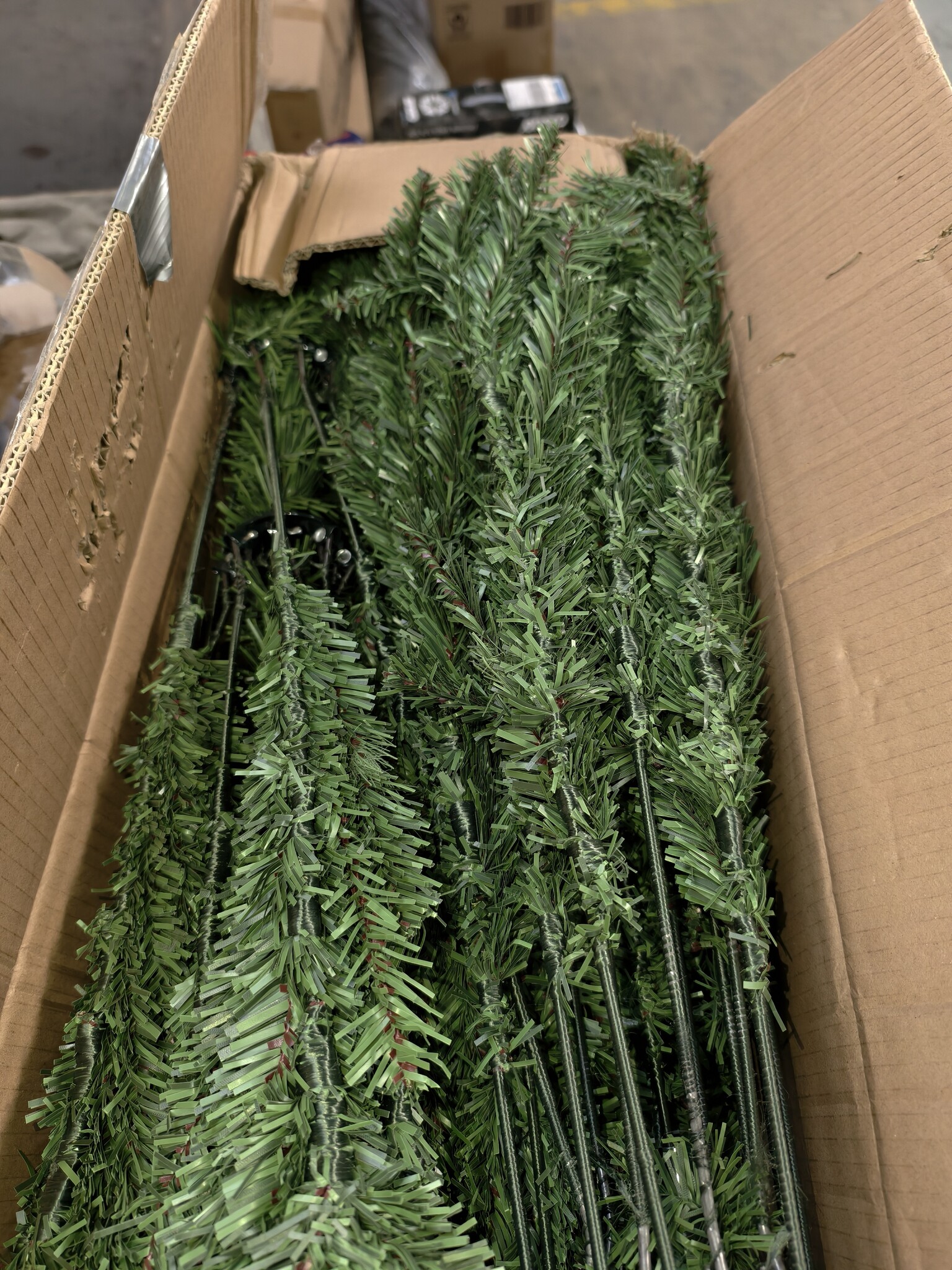 Kunstkerstboom 240 cm - Uitvouwsysteem - 40% Korting | Goede Staat