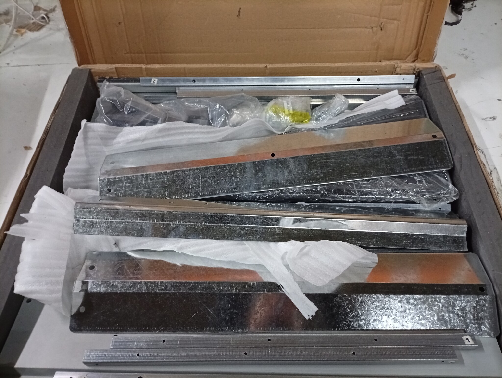 vidaXL Hondenhok 116,5x103x81,5 cm gegalvaniseerd staal antracietkleur