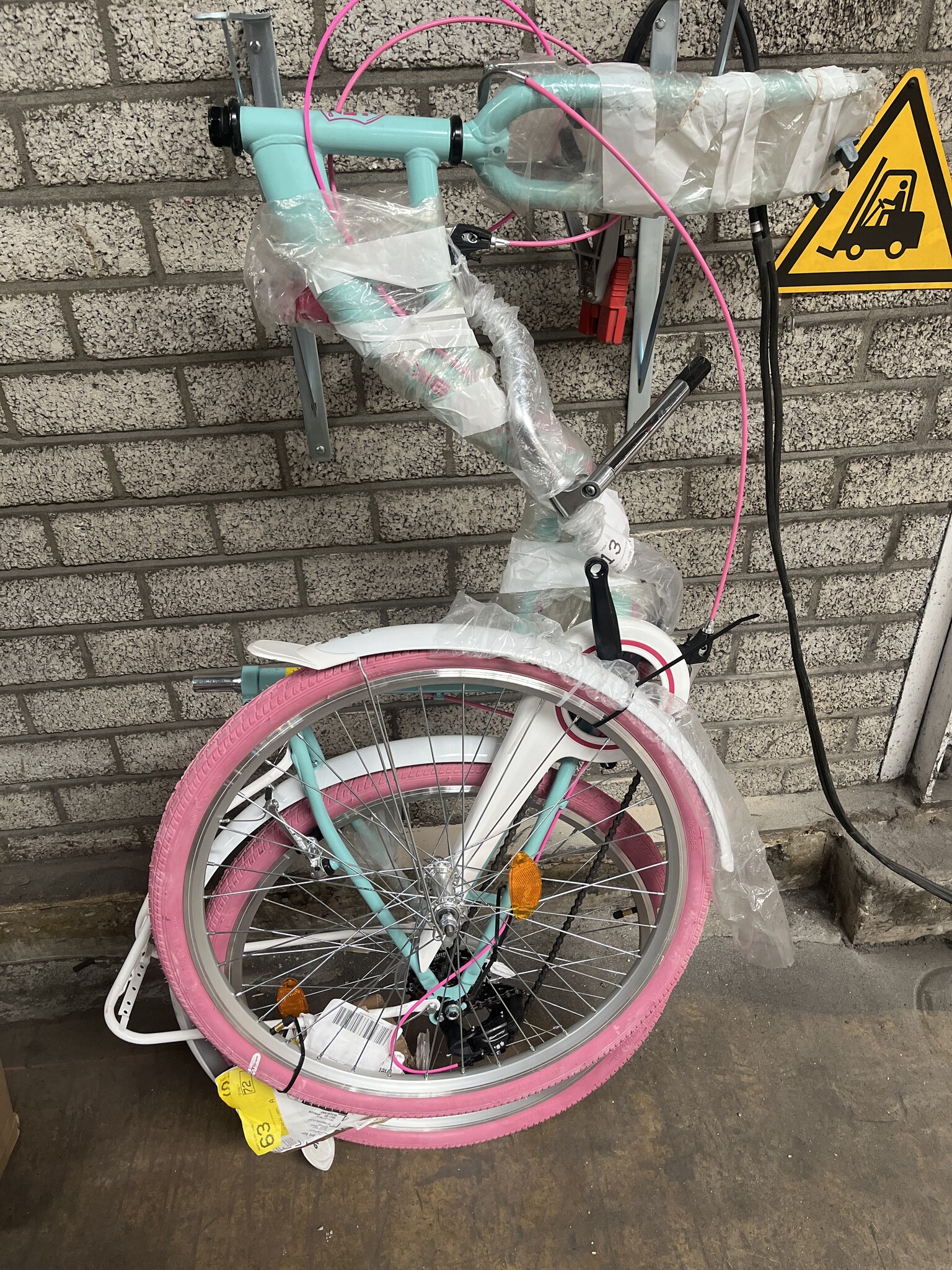 Meisjesfiets 26" Zeegroen/Roze 7 Versn. - 64% Korting! (Nieuwstaat, zonder trappers/zadel)