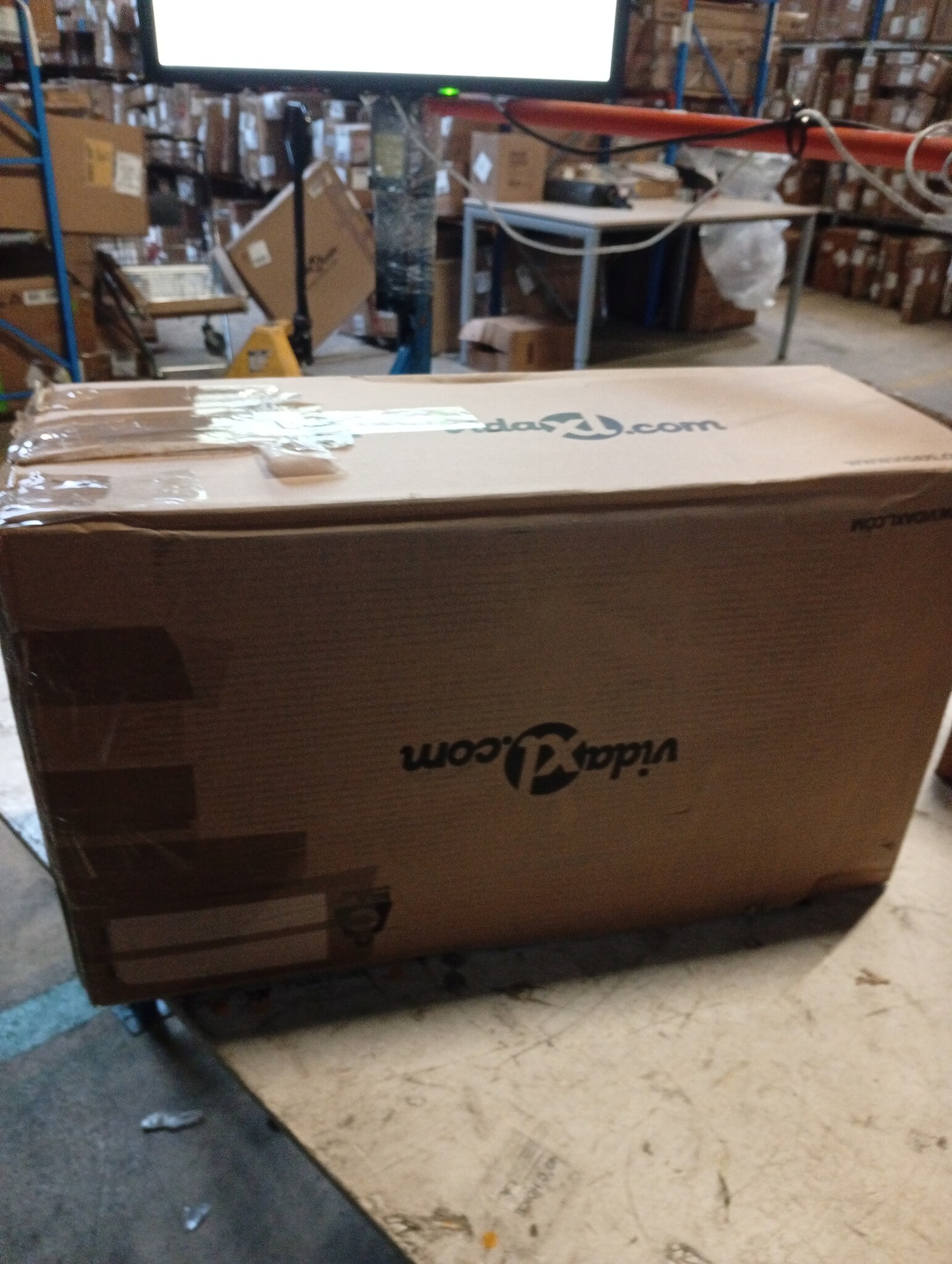 VidaXL TV-meubel Wit Bewerkt Hout 140x35x40cm - 55% Korting!